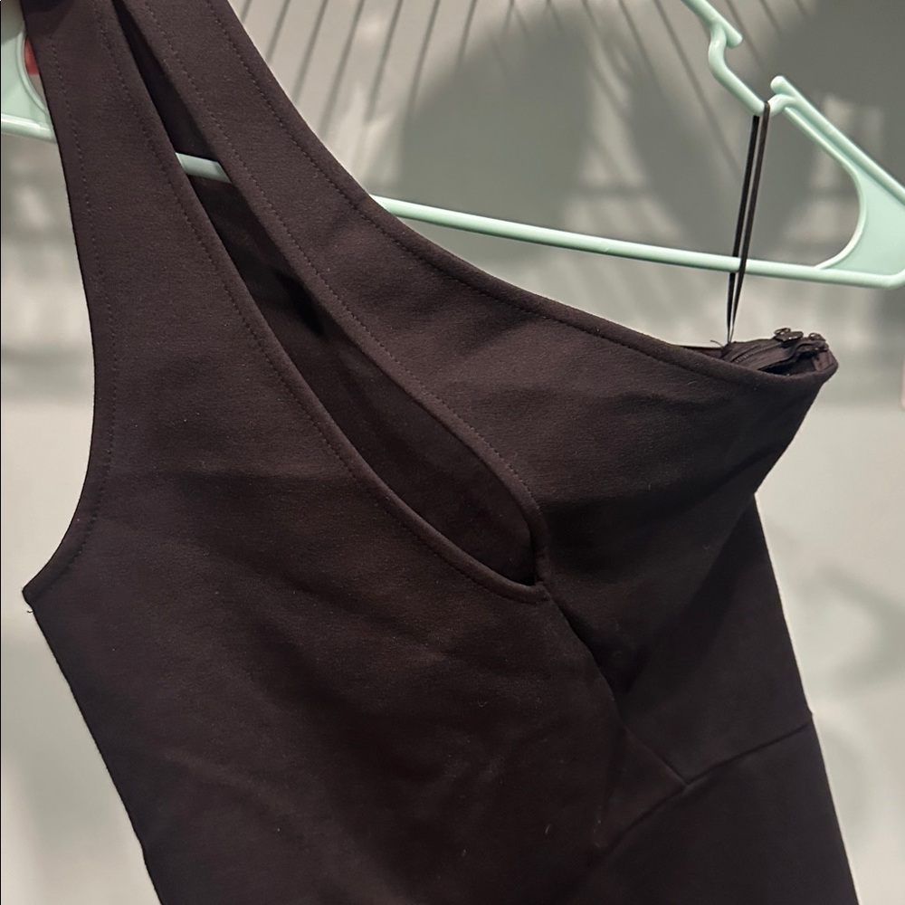 Like new- Superdown Elegant Black One-Shoulder Dress - Picture 3 of 7